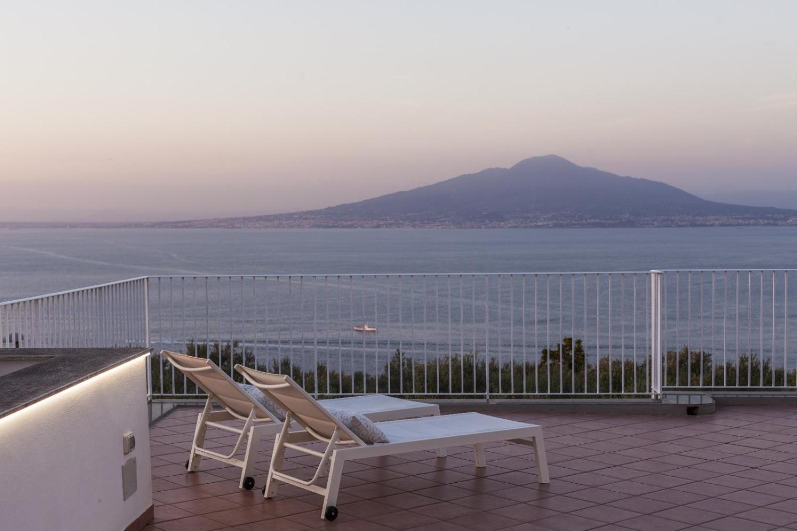 Villa La Terrazza Sul Golfo Sorrent Exterior foto